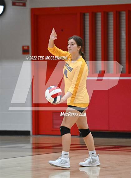 Thumbnail 1 in Hoxie vs. Mayflower (AAA 3A State Playoffs 1st round) photogallery.