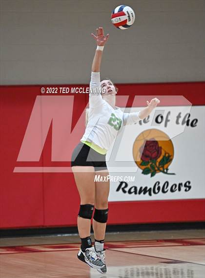Thumbnail 2 in Hoxie vs. Mayflower (AAA 3A State Playoffs 1st round) photogallery.