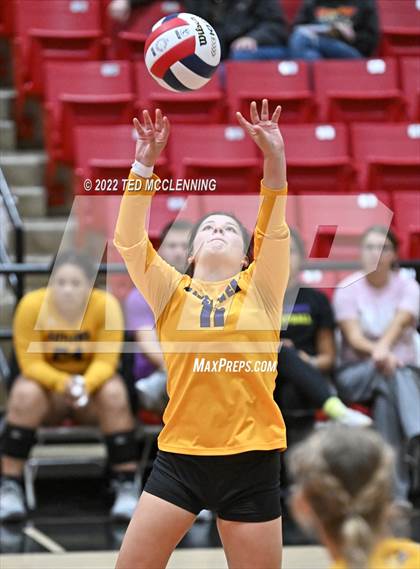 Thumbnail 1 in Hoxie vs. Mayflower (AAA 3A State Playoffs 1st round) photogallery.