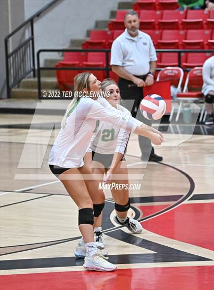 Thumbnail 1 in Hoxie vs. Mayflower (AAA 3A State Playoffs 1st round) photogallery.