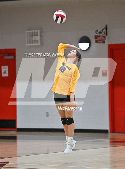 Thumbnail 2 in Hoxie vs. Mayflower (AAA 3A State Playoffs 1st round) photogallery.