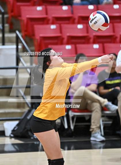 Thumbnail 2 in Hoxie vs. Mayflower (AAA 3A State Playoffs 1st round) photogallery.