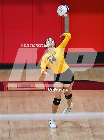 Thumbnail 3 in Hoxie vs. Mayflower (AAA 3A State Playoffs 1st round) photogallery.