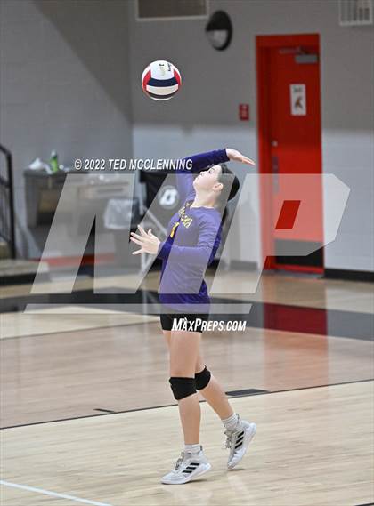 Thumbnail 1 in Hoxie vs. Mayflower (AAA 3A State Playoffs 1st round) photogallery.