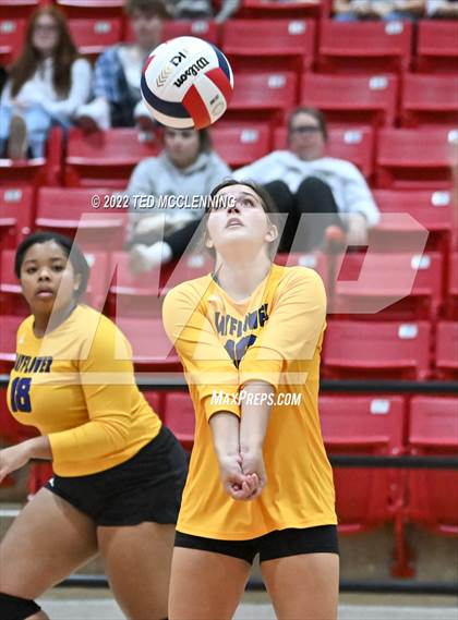 Thumbnail 2 in Hoxie vs. Mayflower (AAA 3A State Playoffs 1st round) photogallery.