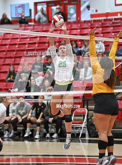 Thumbnail 1 in Hoxie vs. Mayflower (AAA 3A State Playoffs 1st round) photogallery.