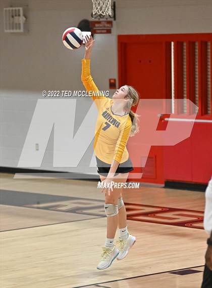 Thumbnail 2 in Hoxie vs. Mayflower (AAA 3A State Playoffs 1st round) photogallery.