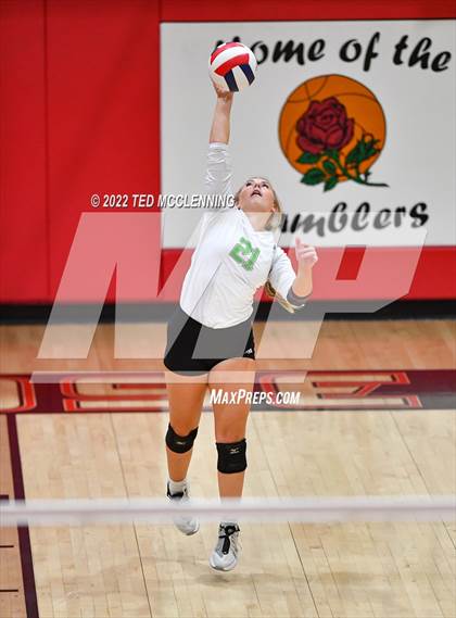 Thumbnail 2 in Hoxie vs. Mayflower (AAA 3A State Playoffs 1st round) photogallery.