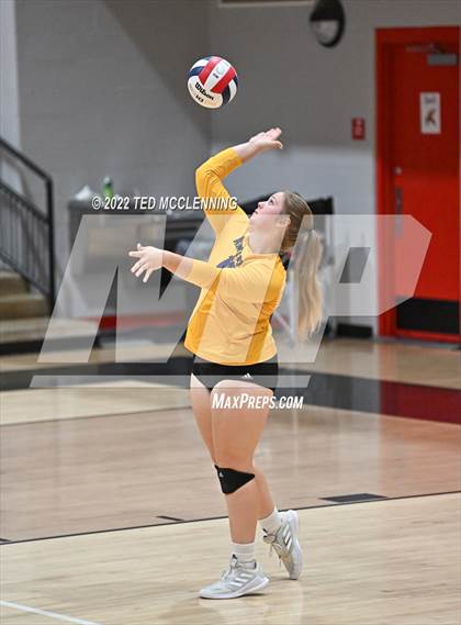 Thumbnail 1 in Hoxie vs. Mayflower (AAA 3A State Playoffs 1st round) photogallery.
