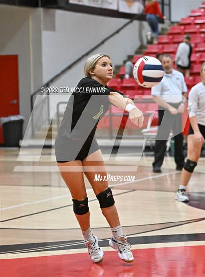 Thumbnail 2 in Hoxie vs. Mayflower (AAA 3A State Playoffs 1st round) photogallery.