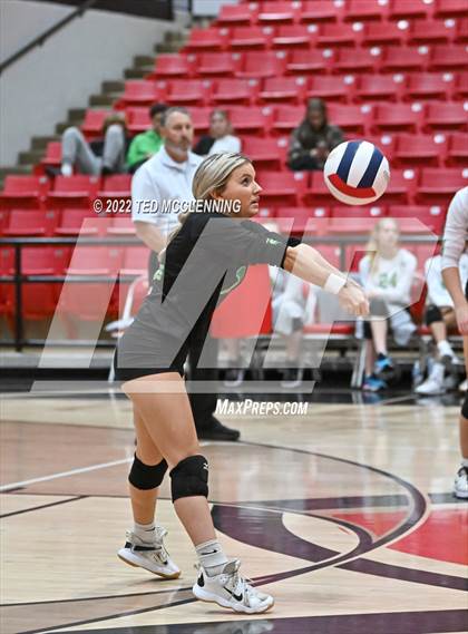 Thumbnail 1 in Hoxie vs. Mayflower (AAA 3A State Playoffs 1st round) photogallery.