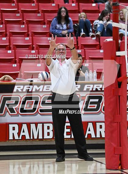 Thumbnail 1 in Hoxie vs. Mayflower (AAA 3A State Playoffs 1st round) photogallery.