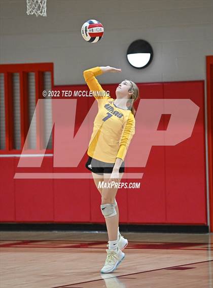 Thumbnail 1 in Hoxie vs. Mayflower (AAA 3A State Playoffs 1st round) photogallery.