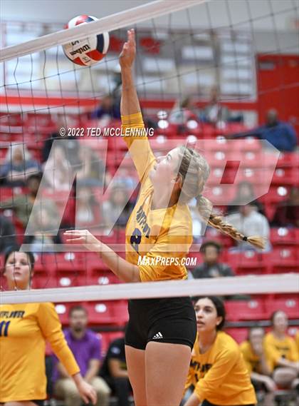 Thumbnail 3 in Hoxie vs. Mayflower (AAA 3A State Playoffs 1st round) photogallery.