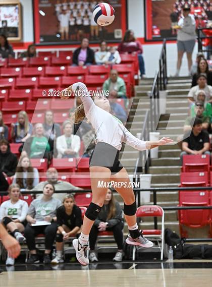 Thumbnail 2 in Hoxie vs. Mayflower (AAA 3A State Playoffs 1st round) photogallery.