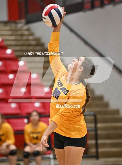 Thumbnail 2 in Hoxie vs. Mayflower (AAA 3A State Playoffs 1st round) photogallery.