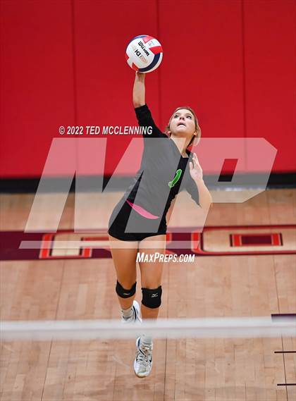 Thumbnail 1 in Hoxie vs. Mayflower (AAA 3A State Playoffs 1st round) photogallery.