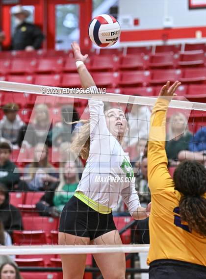 Thumbnail 2 in Hoxie vs. Mayflower (AAA 3A State Playoffs 1st round) photogallery.