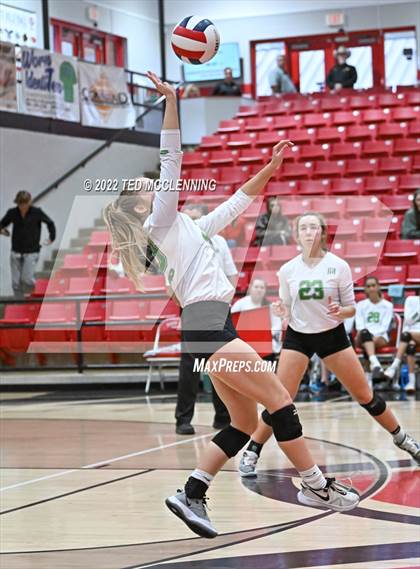 Thumbnail 2 in Hoxie vs. Mayflower (AAA 3A State Playoffs 1st round) photogallery.