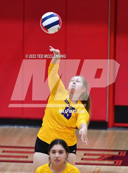 Thumbnail 1 in Hoxie vs. Mayflower (AAA 3A State Playoffs 1st round) photogallery.