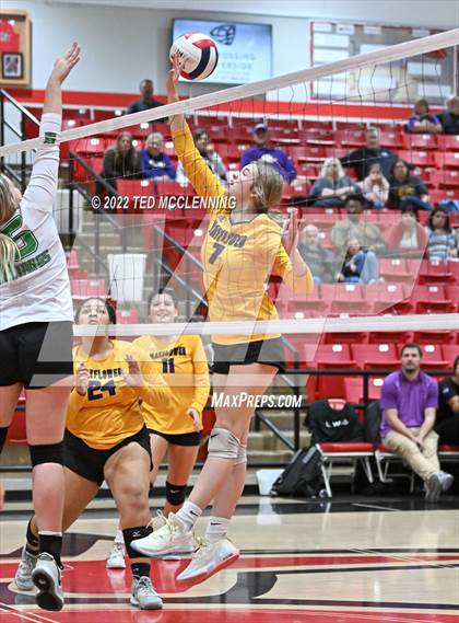 Thumbnail 1 in Hoxie vs. Mayflower (AAA 3A State Playoffs 1st round) photogallery.