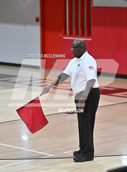 Thumbnail 2 in Hoxie vs. Mayflower (AAA 3A State Playoffs 1st round) photogallery.