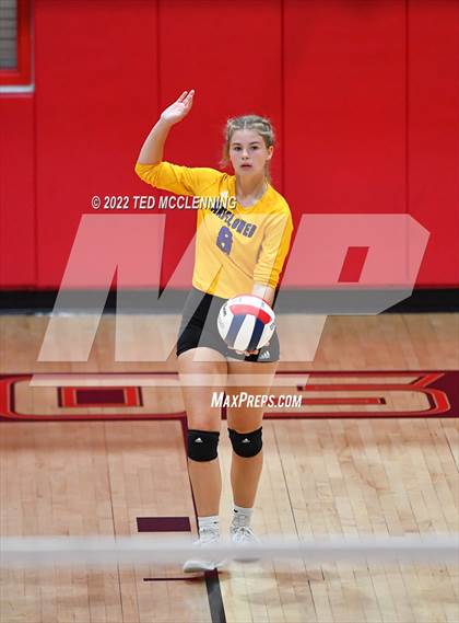 Thumbnail 2 in Hoxie vs. Mayflower (AAA 3A State Playoffs 1st round) photogallery.