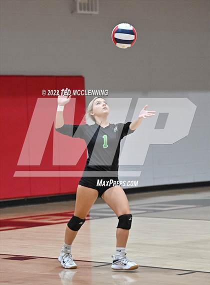 Thumbnail 2 in Hoxie vs. Mayflower (AAA 3A State Playoffs 1st round) photogallery.