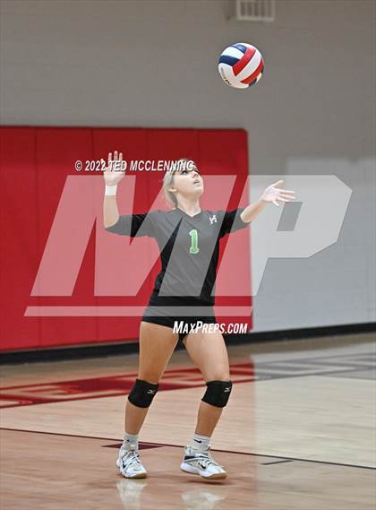 Thumbnail 1 in Hoxie vs. Mayflower (AAA 3A State Playoffs 1st round) photogallery.