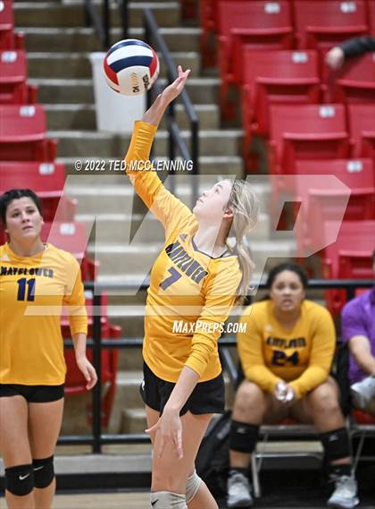 Thumbnail 1 in Hoxie vs. Mayflower (AAA 3A State Playoffs 1st round) photogallery.