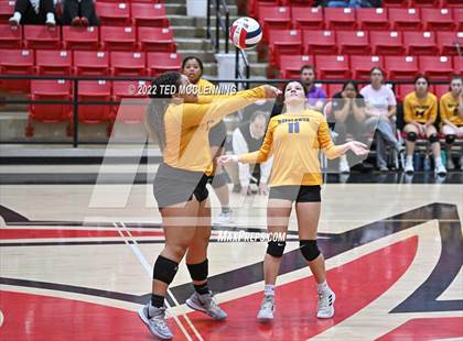 Thumbnail 2 in Hoxie vs. Mayflower (AAA 3A State Playoffs 1st round) photogallery.