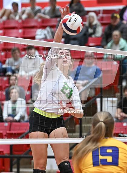 Thumbnail 3 in Hoxie vs. Mayflower (AAA 3A State Playoffs 1st round) photogallery.