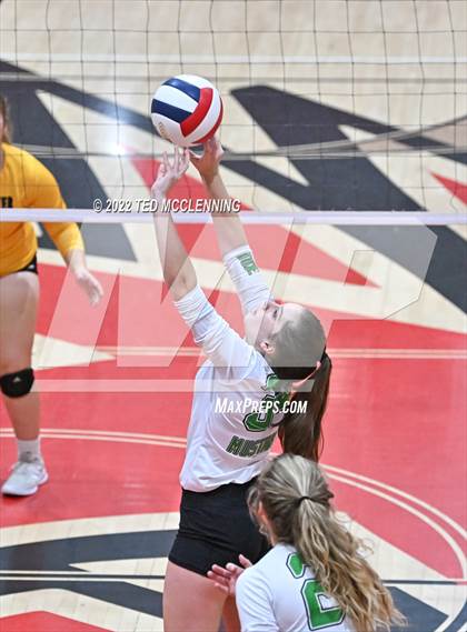 Thumbnail 3 in Hoxie vs. Mayflower (AAA 3A State Playoffs 1st round) photogallery.