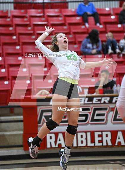 Thumbnail 2 in Hoxie vs. Mayflower (AAA 3A State Playoffs 1st round) photogallery.