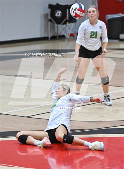 Thumbnail 3 in Hoxie vs. Mayflower (AAA 3A State Playoffs 1st round) photogallery.