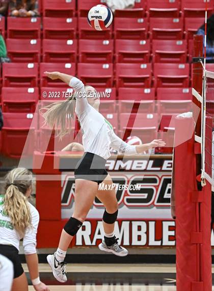 Thumbnail 1 in Hoxie vs. Mayflower (AAA 3A State Playoffs 1st round) photogallery.