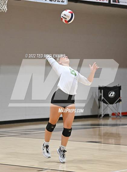 Thumbnail 1 in Hoxie vs. Mayflower (AAA 3A State Playoffs 1st round) photogallery.