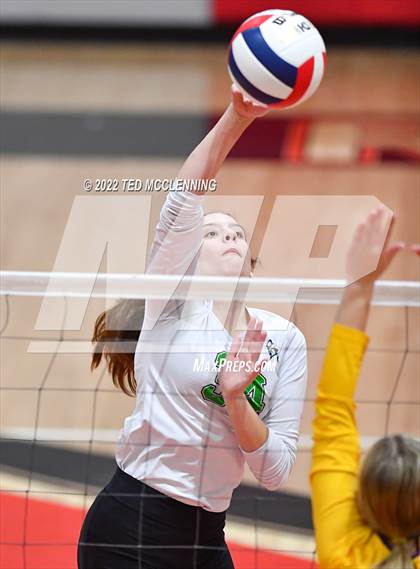 Thumbnail 1 in Hoxie vs. Mayflower (AAA 3A State Playoffs 1st round) photogallery.