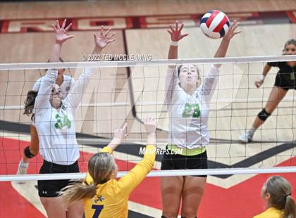 Thumbnail 1 in Hoxie vs. Mayflower (AAA 3A State Playoffs 1st round) photogallery.
