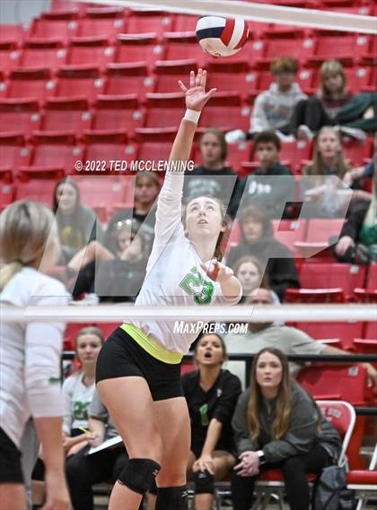 Thumbnail 2 in Hoxie vs. Mayflower (AAA 3A State Playoffs 1st round) photogallery.