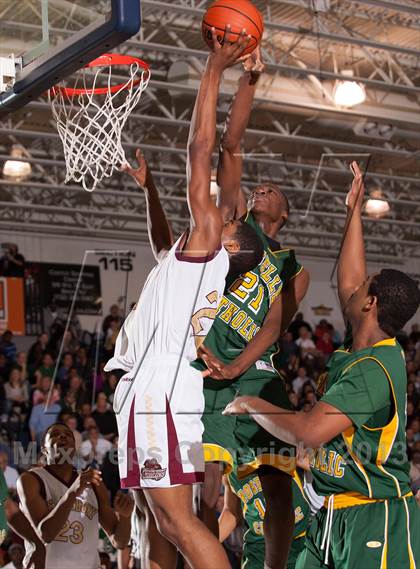 Thumbnail 1 in Roselle Catholic vs St. Anthony (NJSIAA Non-Public B Final) photogallery.