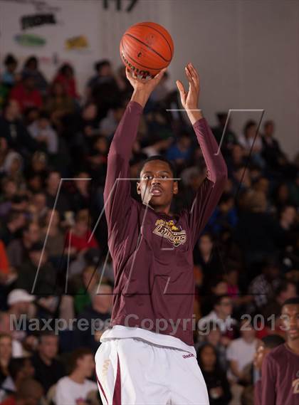 Thumbnail 1 in Roselle Catholic vs St. Anthony (NJSIAA Non-Public B Final) photogallery.