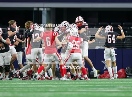 Thumbnail 3 in Shiner @ Muenster (UIL 2A Division II Football Final) photogallery.