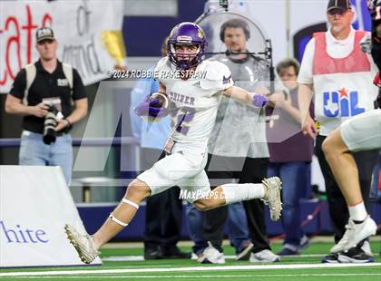Thumbnail 2 in Shiner @ Muenster (UIL 2A Division II Football Final) photogallery.