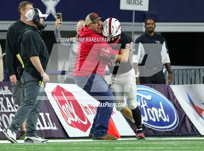 Thumbnail 2 in Shiner @ Muenster (UIL 2A Division II Football Final) photogallery.