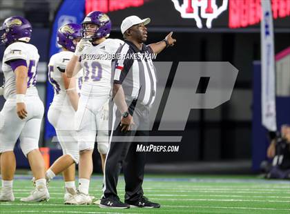 Thumbnail 3 in Shiner @ Muenster (UIL 2A Division II Football Final) photogallery.
