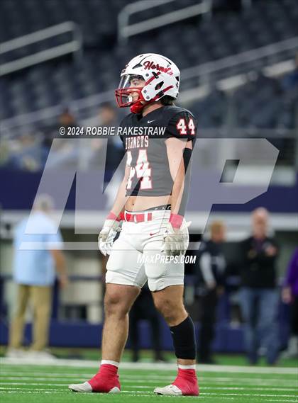 Thumbnail 2 in Shiner @ Muenster (UIL 2A Division II Football Final) photogallery.