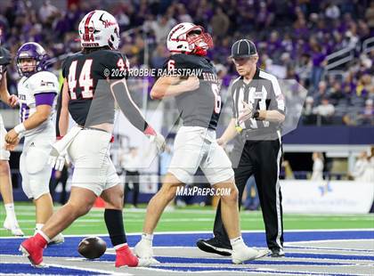 Thumbnail 1 in Shiner @ Muenster (UIL 2A Division II Football Final) photogallery.
