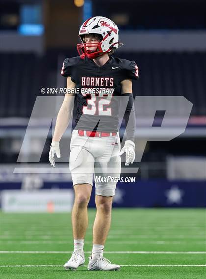 Thumbnail 2 in Shiner @ Muenster (UIL 2A Division II Football Final) photogallery.