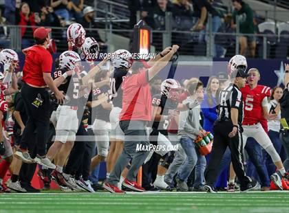Thumbnail 3 in Shiner @ Muenster (UIL 2A Division II Football Final) photogallery.